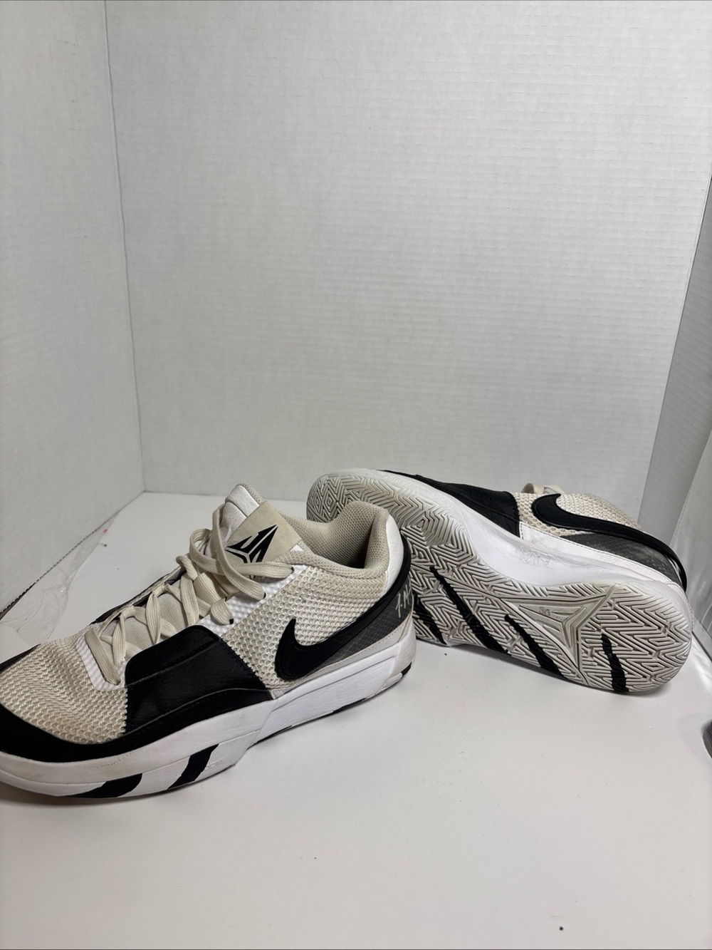 Nike ja 1 scratch 2.0 men’s 7.5 white black basketball shoes